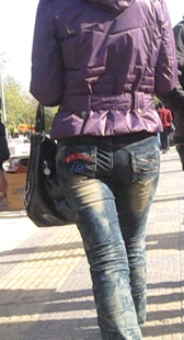 街拍宽臀牛仔开发少