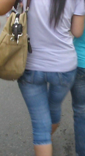 街拍紧牛两小妹