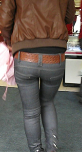 紧牛包臀小妹逛商场