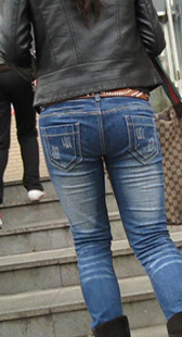 蓝牛学生妹身材已经变形