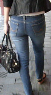 勒沟包臀牛仔小妹