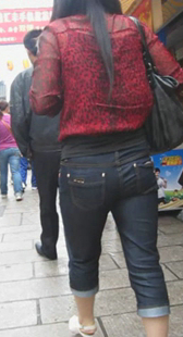 包臀七分裤小妹