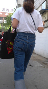 街拍牛仔熟女视频