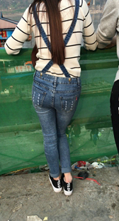 背带蓝牛少妇都站不直了