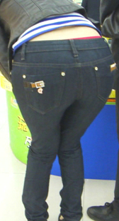 手机店极品蓝牛翘臀流鼻血