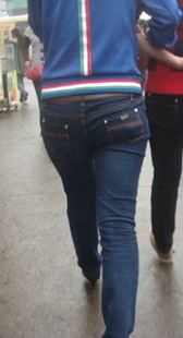 蓝牛黑牛两小妹