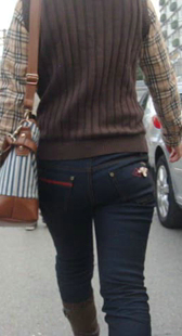 黑紧牛宽臀少妇