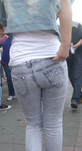 紧身灰牛大屁股小少妇