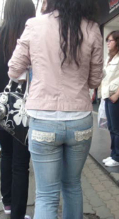 街拍灰牛小紧臀