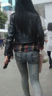 街拍灰紧牛小妹