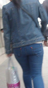 街拍超紧牛少妇