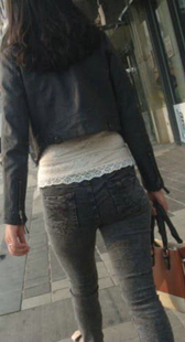 街拍灰紧小宽臀