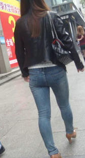 紧身蓝牛两小少妇