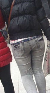 灰紧牛仔大屁股