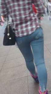 跟拍蓝牛紧身小妹