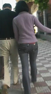 街拍灰牛喇叭裤