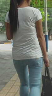 紧牛小少妇很会扭