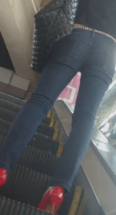 红高跟蓝牛上电梯