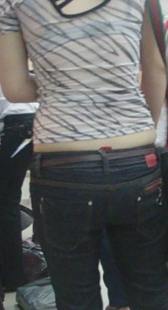 服装店大屁股好多赘肉