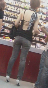 高跟紧身灰牛少妇