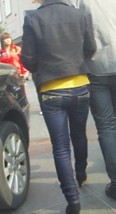 冬天街拍包臀牛仔