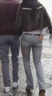 高跟灰牛喇叭裤