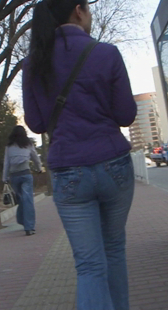 牛仔喇叭裤小少妇