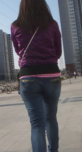 街拍紧牛小妹开发少