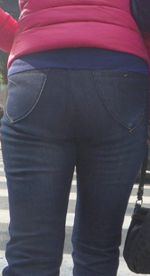 高挑紧身黑牛大妈