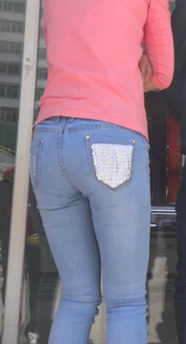 街拍蓝牛翘臀小少妇