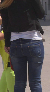 街拍性感大PP蓝牛