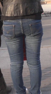 宽臀蓝牛少妇等公交