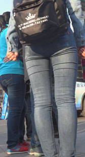 街拍长腿超紧蓝牛宽臀