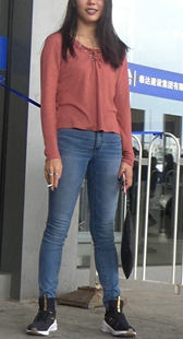 蓝色牛仔裤漂亮美眉极品圆润翘臀