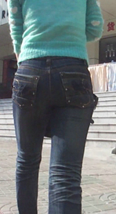 高挑丰臀紧牛少妇