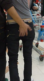 超市色男友摸屁股手感真是好