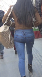 高跟超圆臀蓝牛美少妇