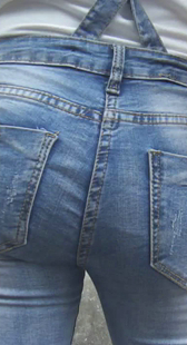 背带宽臀牛仔裤