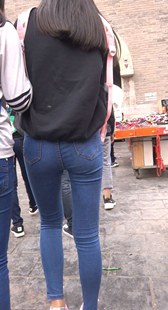 超深沟紧牛美女