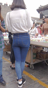 紧身牛仔宽臀夹成这样