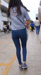 跟拍超紧蓝牛少妇