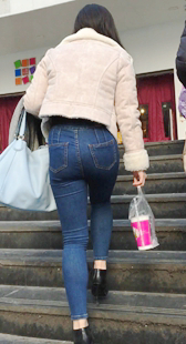 高跟牛仔饱满翘臀小妹