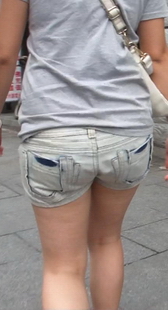 热裤小妹性感美腿