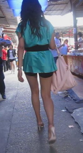 跟拍少妇好性感的美腿