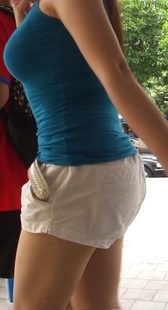 重点看她的胸部呀