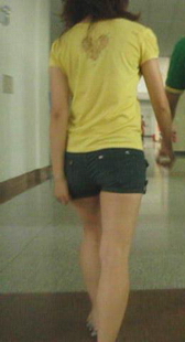 跟拍学生妹屁股翘