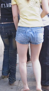 跟拍少妇美腿已经严重变形