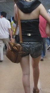 少妇虽然瘦可是很会扭