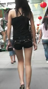 街拍性感雪白大腿