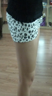 跟拍少女性感大腿